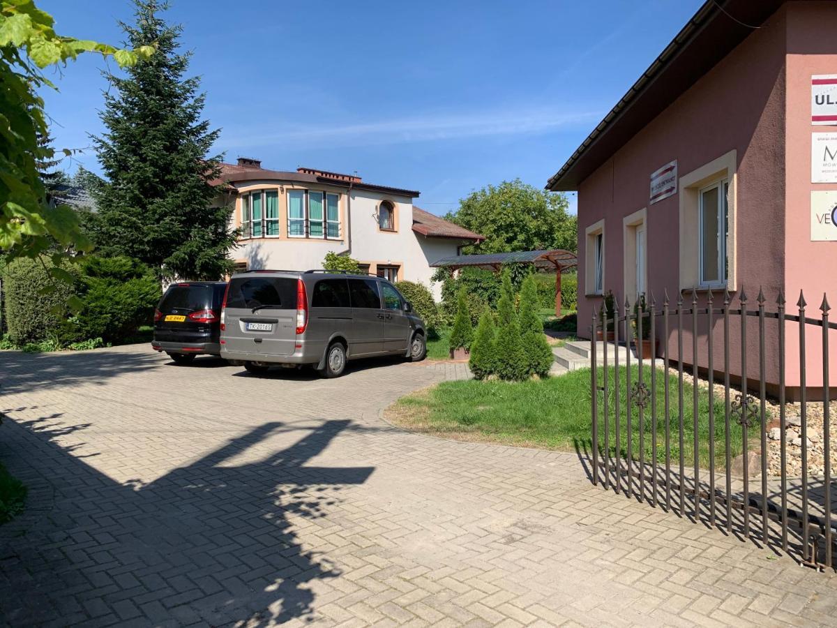 Medison Family Boutique B&B Kielce Bagian luar foto