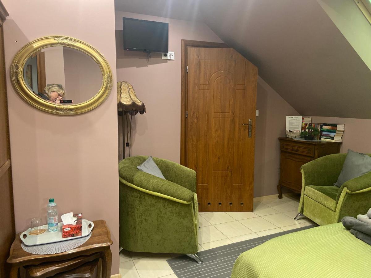 Medison Family Boutique B&B Kielce Bagian luar foto